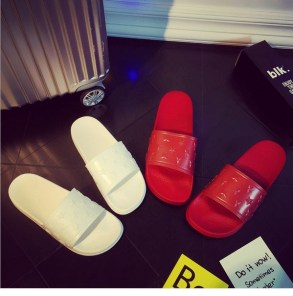 Однотонные тапочки со звездами фото