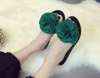 Женские тапочки с большим цветком