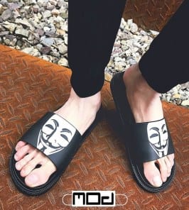 Мужские тапочки с маской анонимуса фото