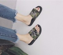 Женские пляжные тапочки фото