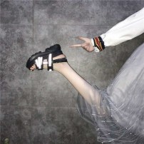 Женские сандали на массивной подошве с светодиодными элементами фото