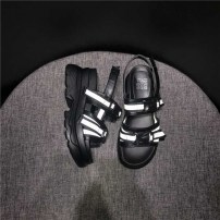 Женские сандали на массивной подошве с светодиодными элементами фото