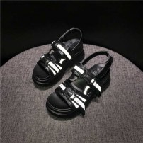 Женские сандали на массивной подошве с светодиодными элементами фото