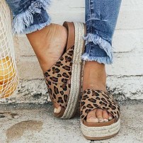 Тапочки с широким переплетом на высокой подошве фото