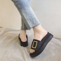 Летние женские тапочки с широким ремешком фото