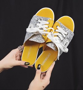 Тапочки блестящие со шнуровкой фото