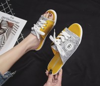 Тапочки блестящие со шнуровкой фото