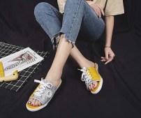 Тапочки блестящие со шнуровкой фото