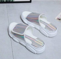 Летние зеркальные тапочки на липучке фото