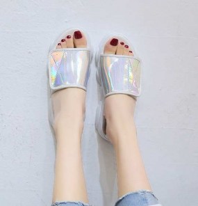 Летние зеркальные тапочки на липучке фото