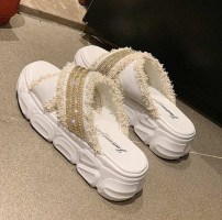 Тканевые шлепанцы на массивной подошве фото