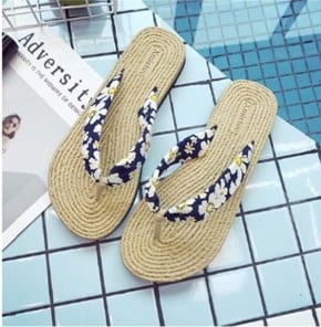 Пляжные тканевые вьетнамки с цветочным принтом фото