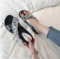 Трендовые тапочки с ремешками крест-накрест