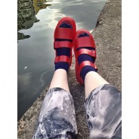 Кожаные сандали с двумя пряжками фото