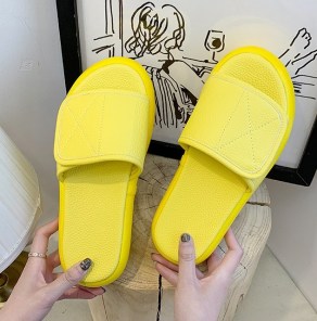 Однотонные тапочки на толстой подошве фото