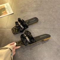 Тапочки летние на плоской подошве с рюшами фото