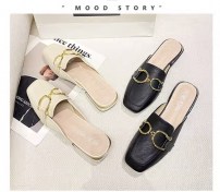 Мюли с квадратным носком и золотой пряжкой фото