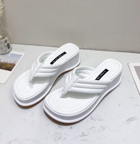 Тапочки вьетнамки на танкетке фото