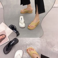 Тапочки вьетнамки на танкетке фото