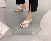 Тапочки вьетнамки на танкетке фото