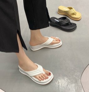 Тапочки вьетнамки на танкетке фото