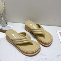 Тапочки вьетнамки на танкетке фото