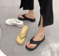 Тапочки вьетнамки на танкетке