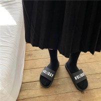 Резиновые черные тапочки с белой надписью Holiday фото