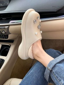 Женские зимние кроксы с камнями фото