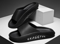 Мужские летние резиновые тапочки с надписью на подошве фото