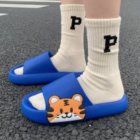 Летние тапочки с милым маленьким тиграми на толстой подошве фото