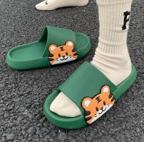 Летние тапочки с милым маленьким тиграми на толстой подошве фото