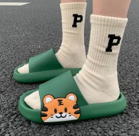 Летние тапочки с милым маленьким тиграми на толстой подошве фото