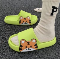 Летние тапочки с милым маленьким тиграми на толстой подошве фото