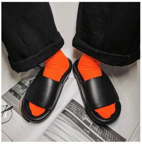 Яркие стильные летние тапочки из пены фото