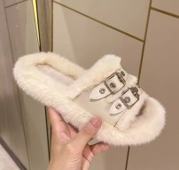 Теплые тапочки меховые с двумя ремешками фото