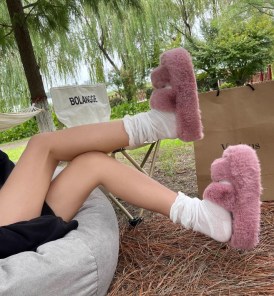 Женские меховые тапочки на высокой подошве фото