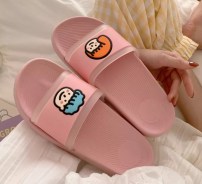 Яркие парные тапочки для влюбленых фото