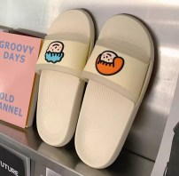 Яркие парные тапочки для влюбленых фото