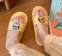 Яркие парные тапочки для влюбленых фото