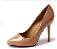 Классические удобные женские лодочки в лаковых цветах фото