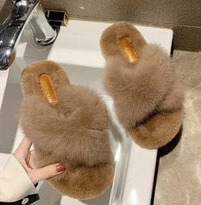 Меховые тапочки женские