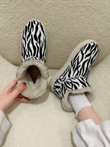 Модные трендовые валенки ботинки с принтом коровы, зебры, леопарда и гусиной лапки фото