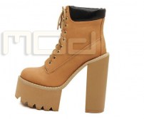 Высокие женские ботильоны на тракторной подошве фото