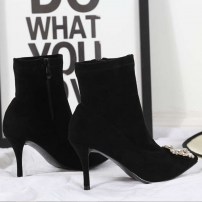 Ботильоны носки с большой брошью фото