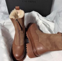 Женские высокие зимние сапоги с мехом внутри с молнией спереди фото