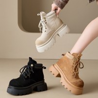 Женские ботинки на толстой грубой подошве в стиле Martin