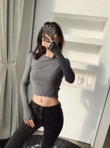 Женская тонкая короткая кофточка топ фото