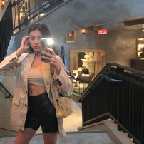 Женский молочные пиджак средней длины фото