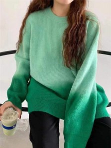 Градиентный зеленый женский пуловер с длинными рукавами фото